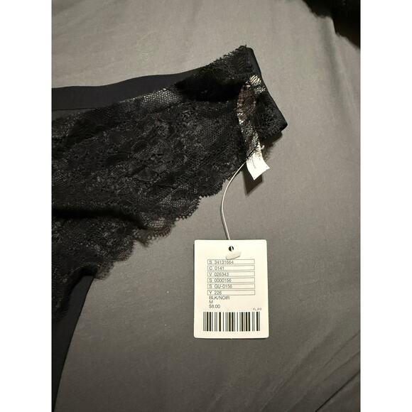 NWT Urban Outfitters Black Back Lace Thong Cheeky‎ Panty SZ Medium Sexy Romantic - Picture 4 of 4